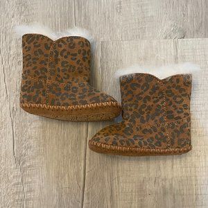 UGG AUSTRALIA FOR KIDS: CASSIE LEOPARD BOOT